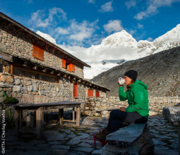 _ turista-descansando-en-ruta-trekking-huaraz-mosaico-4